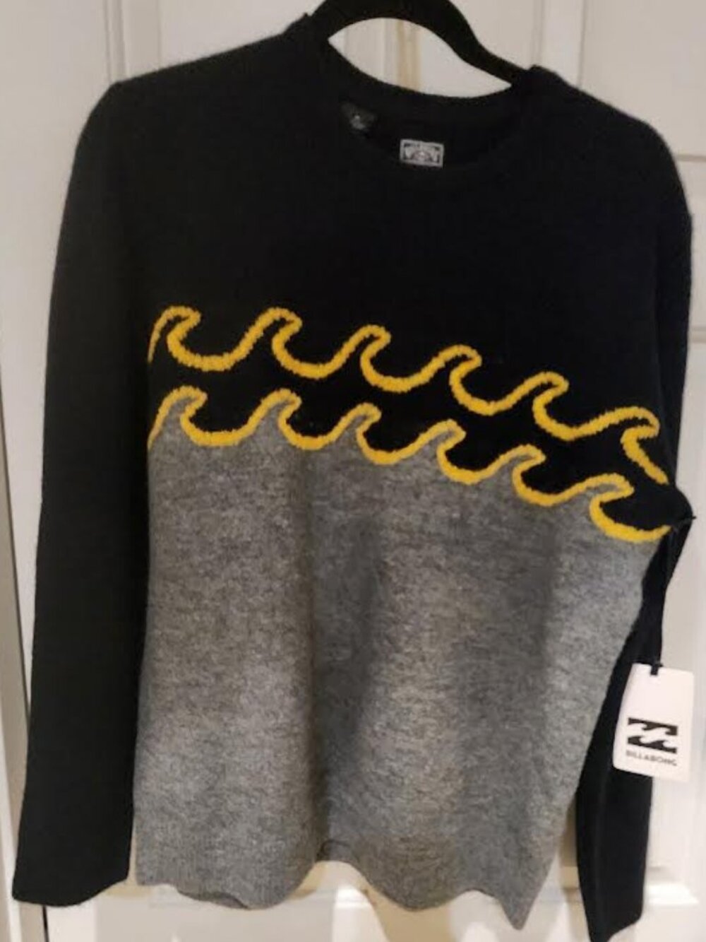 NWT-BILLABONG MEN'S MEDIUM WAVES SWEATER